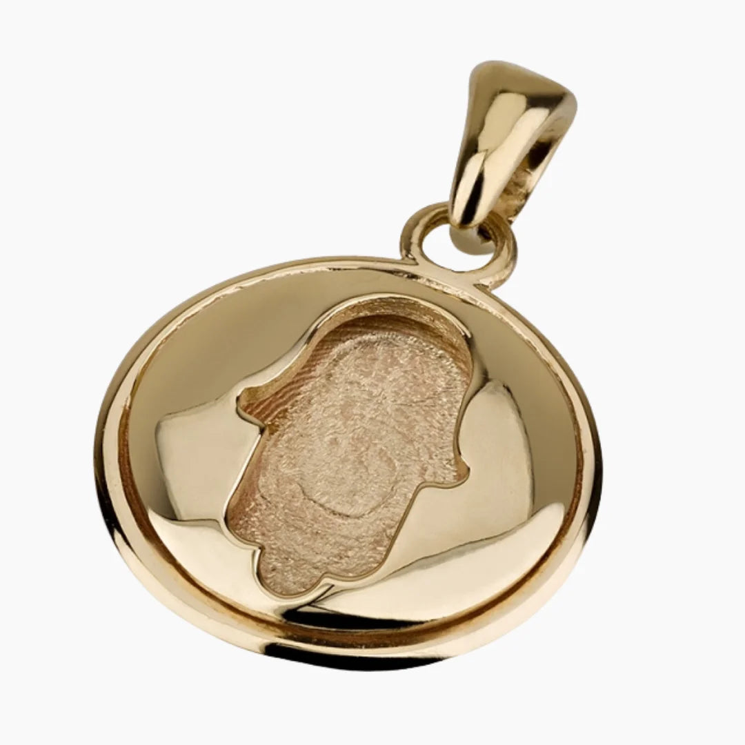Colgante de disco de Hamsa de oro de 14 quilates