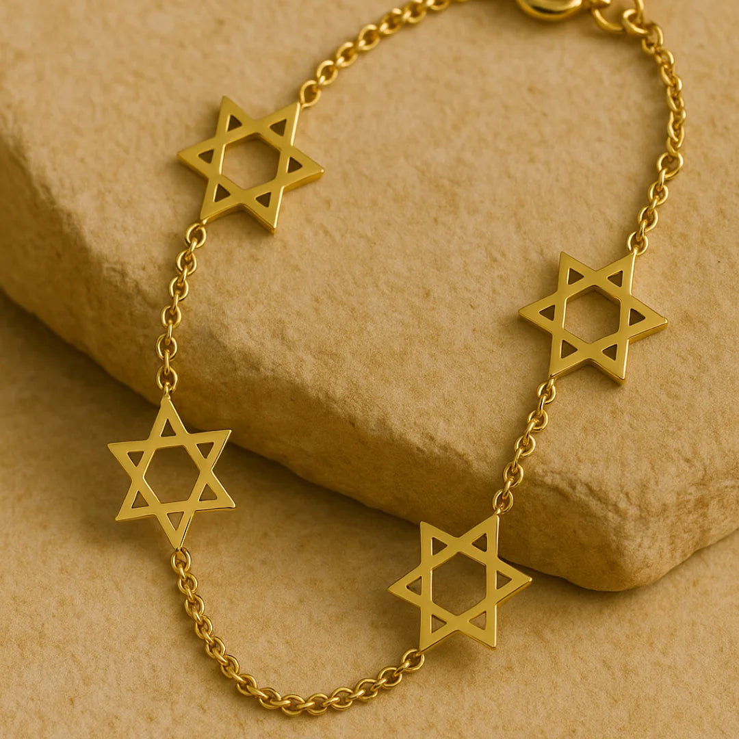 Pulsera de oro de 14 quilates con dijes de estrella de David