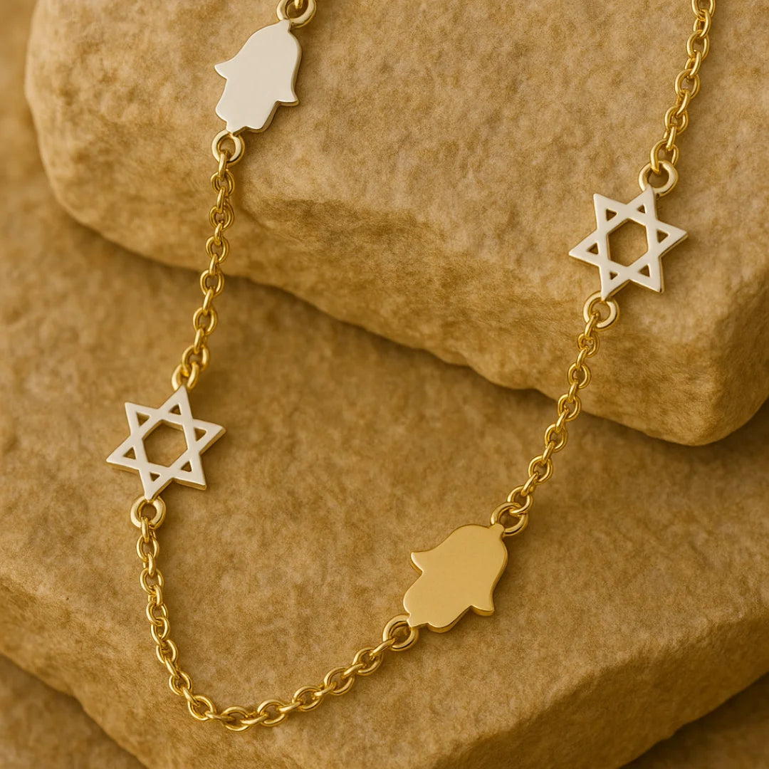 Pulsera Devotion de oro de 14 quilates con dijes judíos