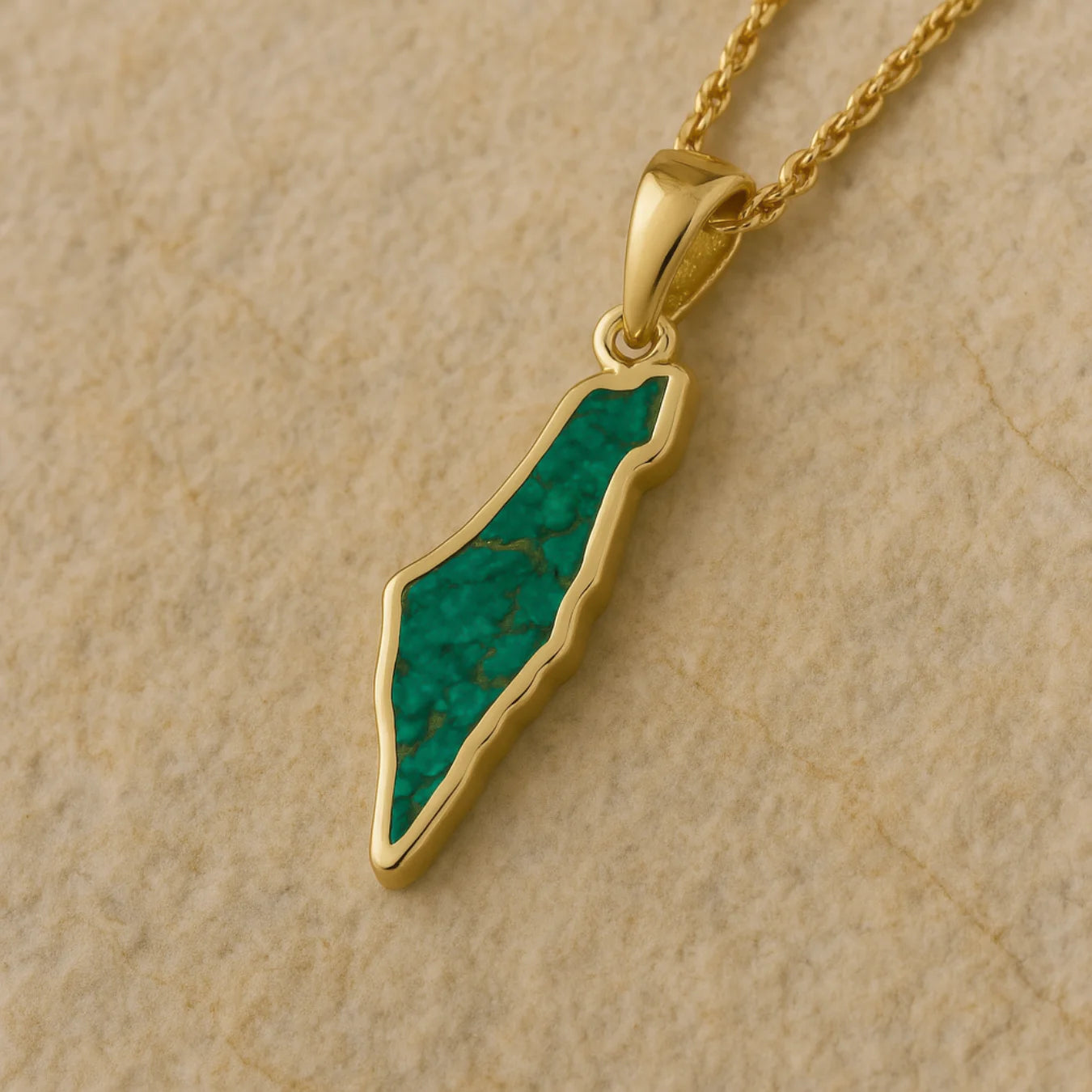 Pendentif carte d'Israël fait main en pierre d'Eilat et or massif 14 carats