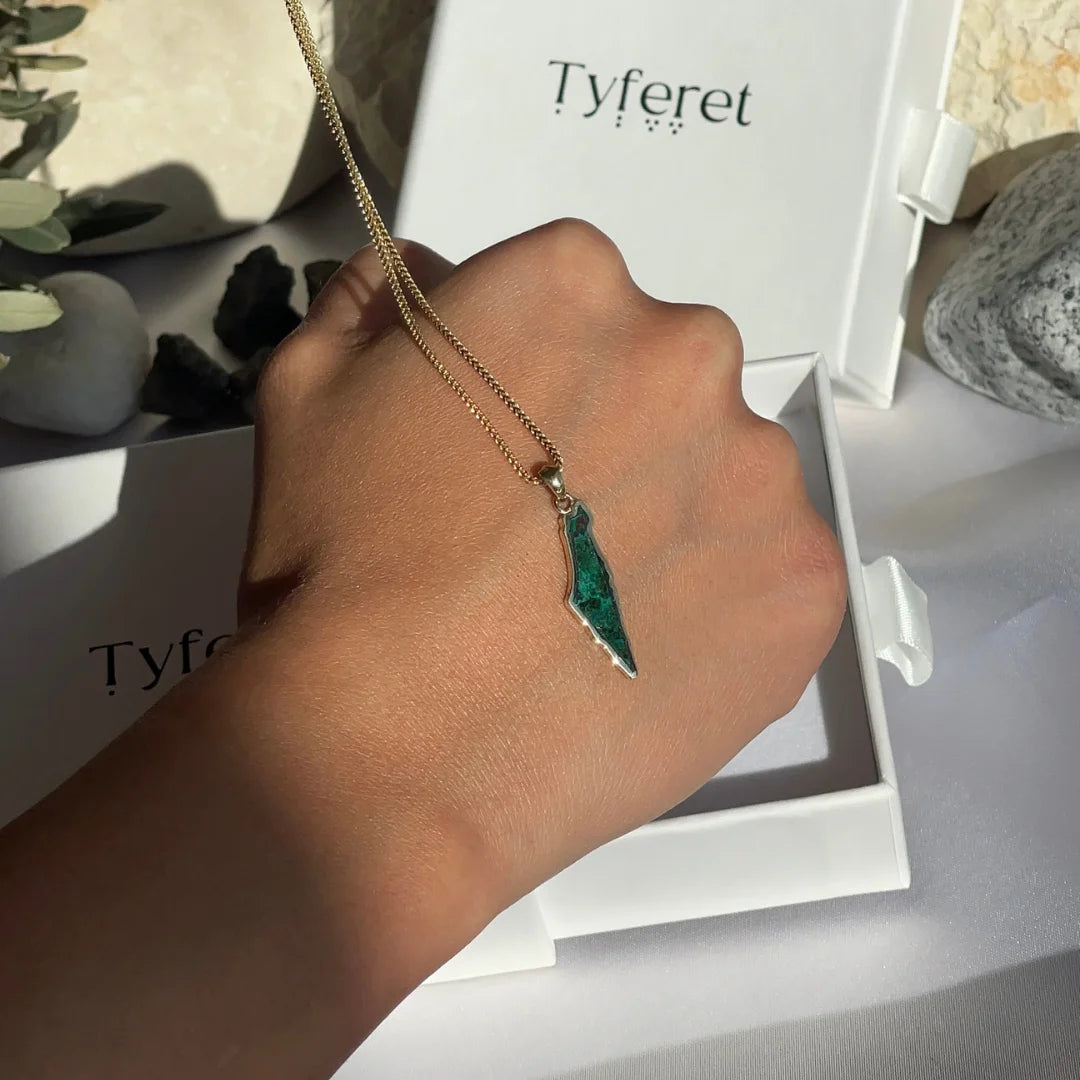 Pendentif carte d'Israël fait main en pierre d'Eilat et or massif 14 carats