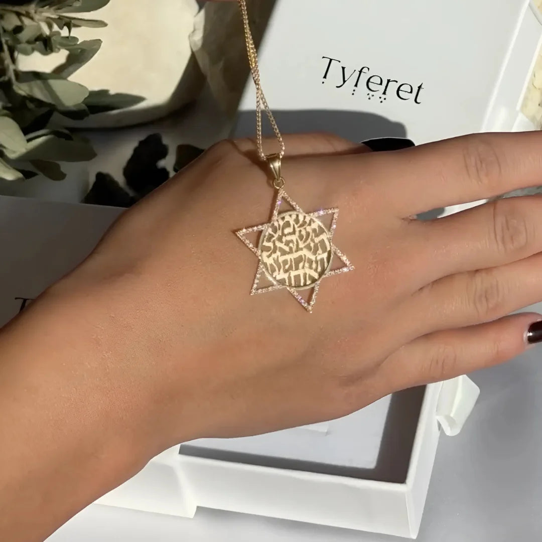 Gran colgante de estrella de David de oro de 18 quilates y diamantes con oración del Shema