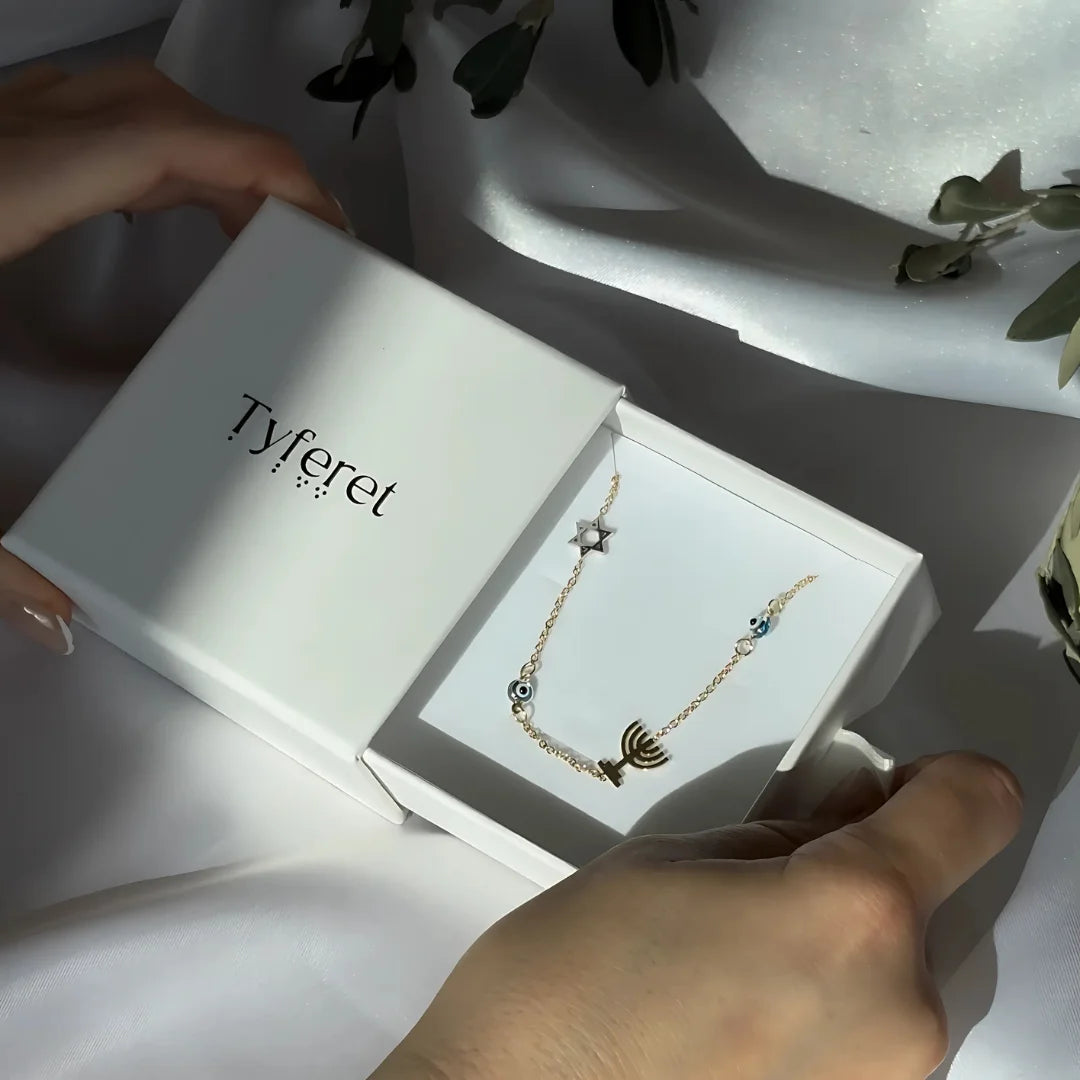 Pulsera de oro de 14 quilates con dijes judíos