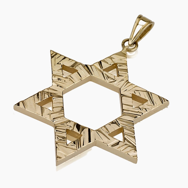 Colgante de estrella de David martillada en oro de 14 quilates
