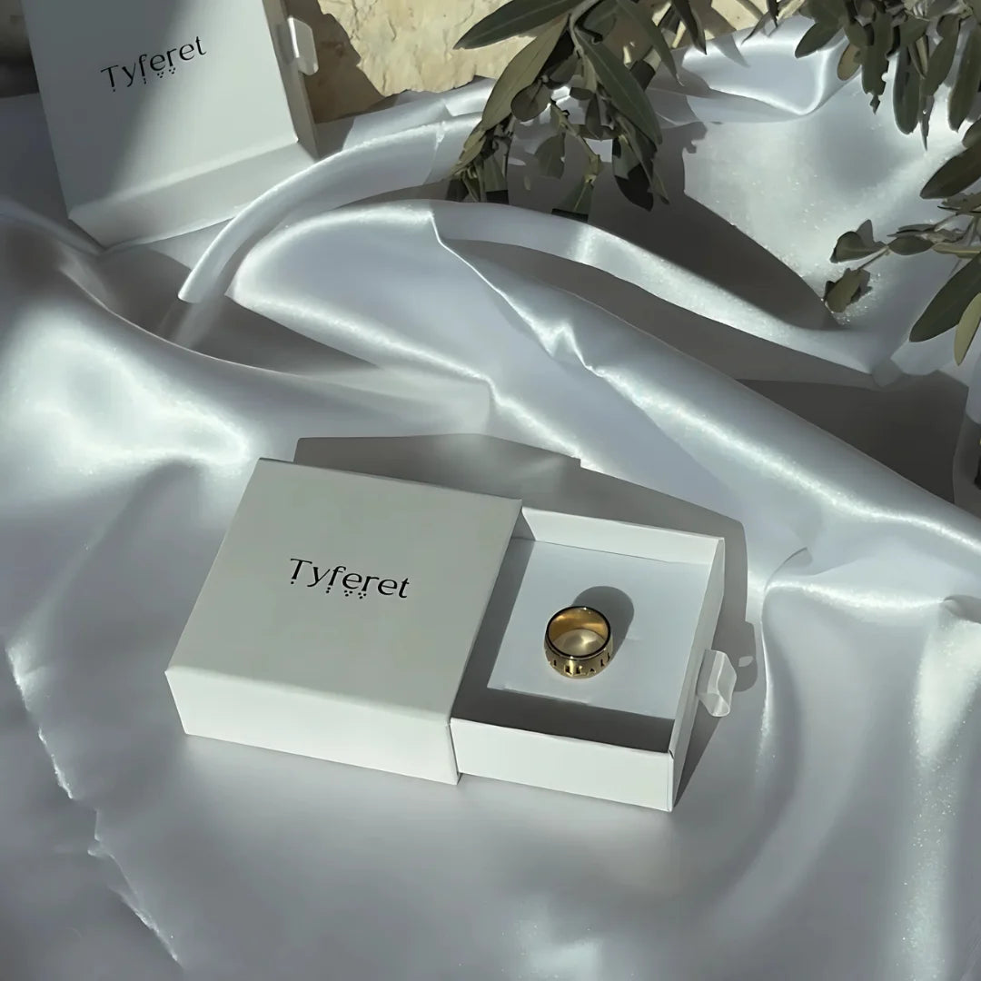 Bague Ani Ledodi en or 14 carats avec lettres bibliques