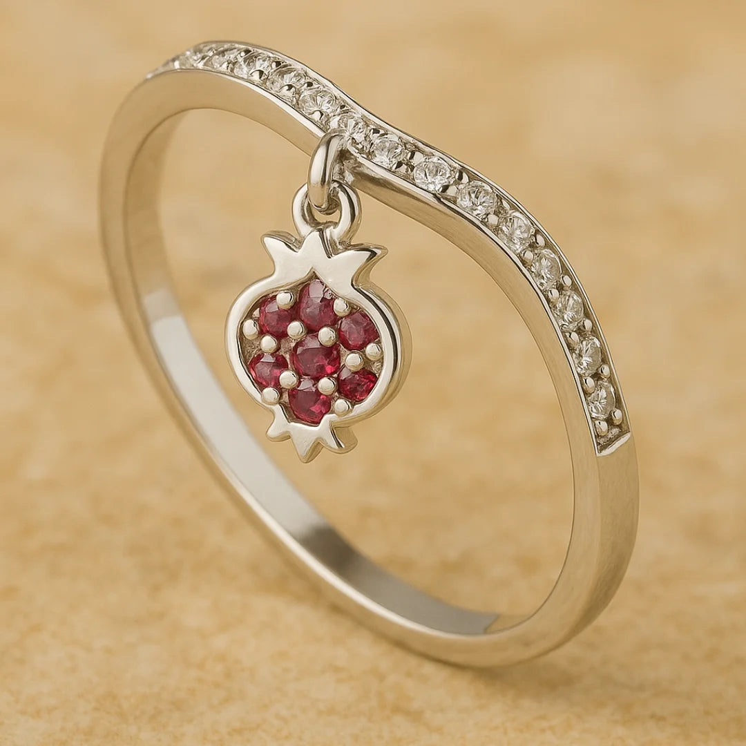 Anillo de oro de 14 quilates con diamantes y rubí