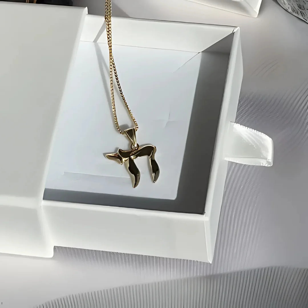 Heritage 14K Gold Curvy Chai Pendant