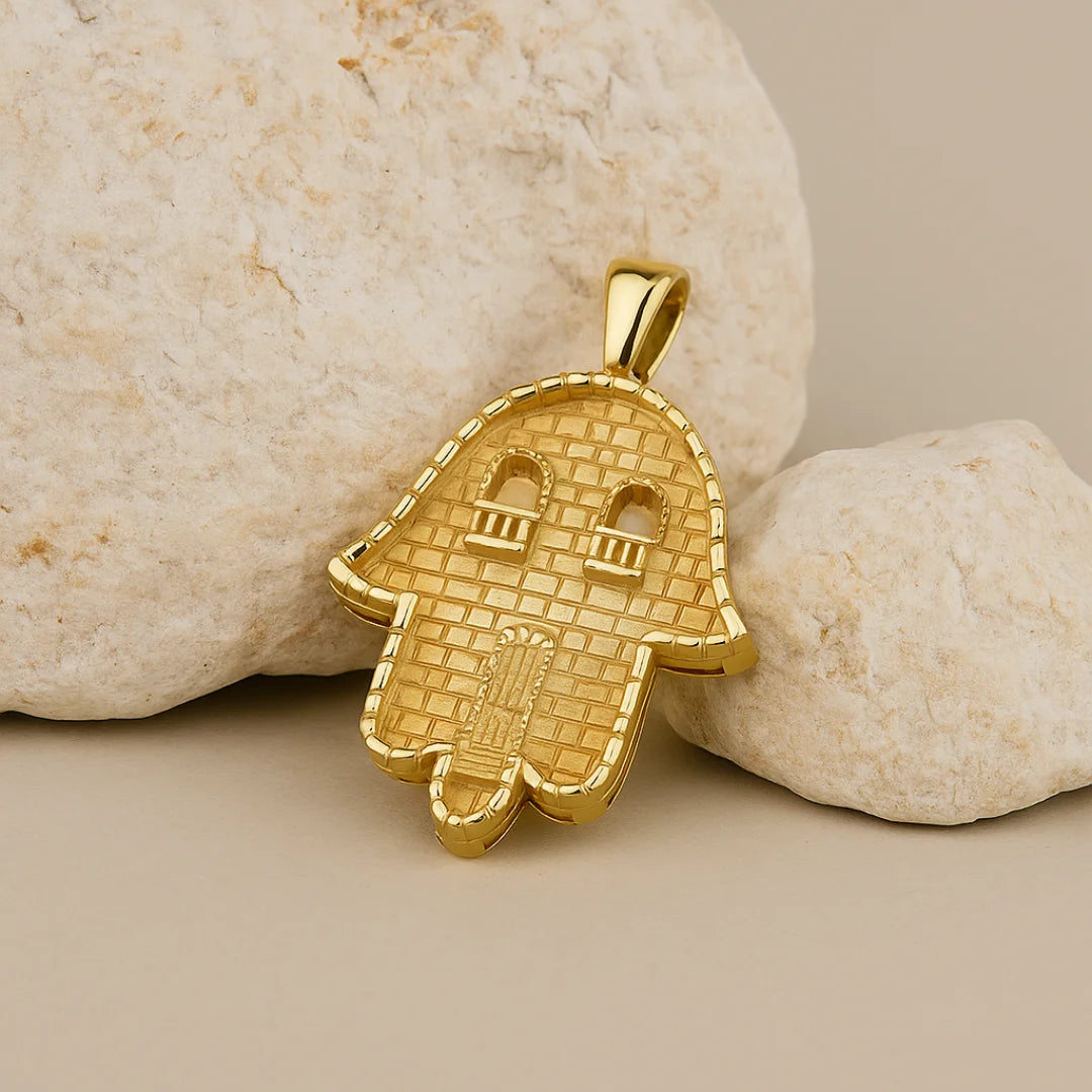 Pendentif Hamsa en or massif 14 carats fait main avec motif de la Vieille Jérusalem