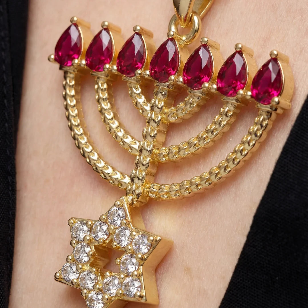 Pendentif Menorah et Étoile de David en pierres précieuses