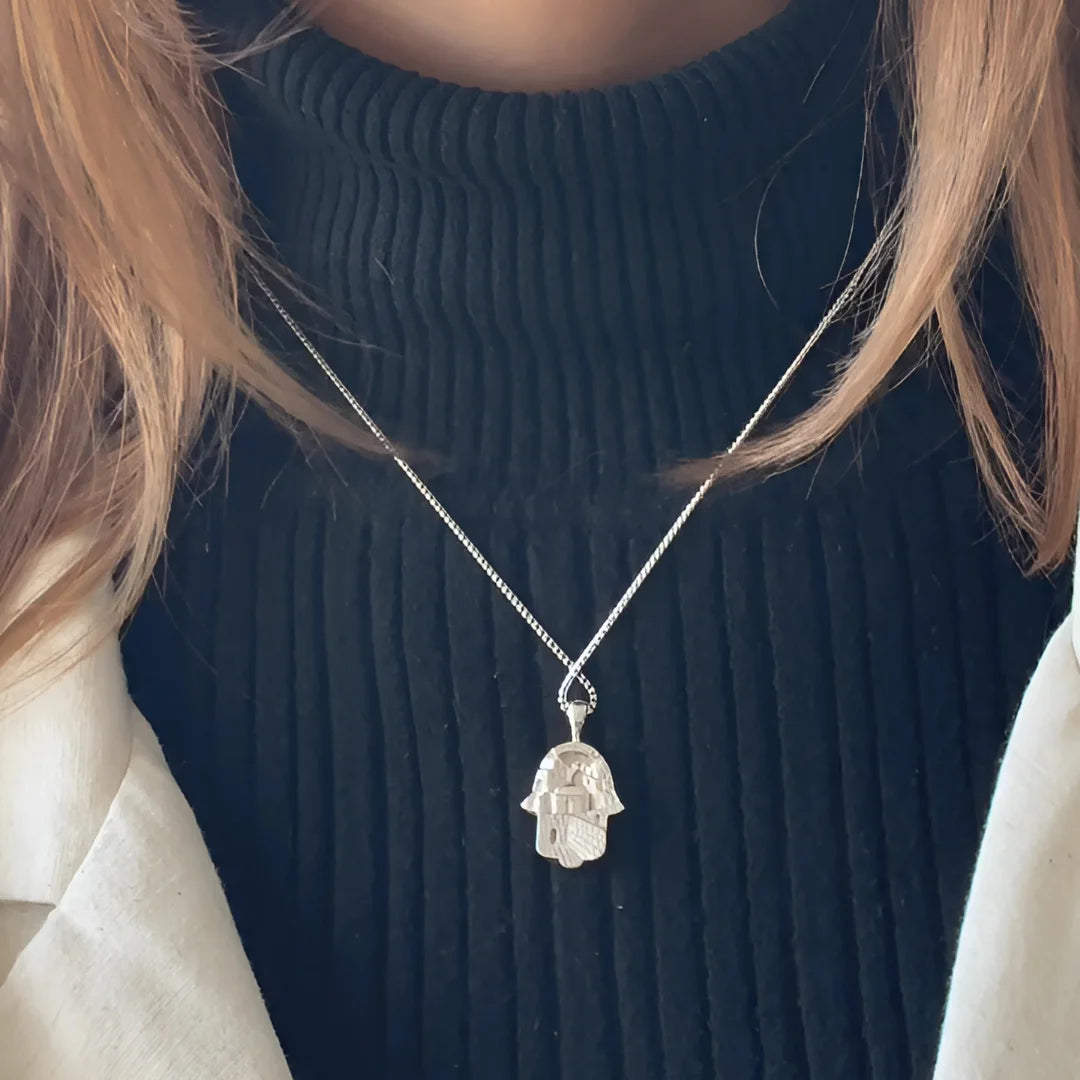 Pendentif Hamsa classique en or blanc massif 18 carats et diamants