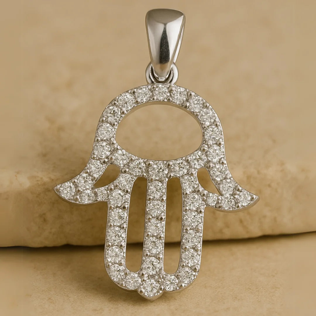 Pendentif Hamsa en or blanc massif 18 carats fait main, orné de diamants